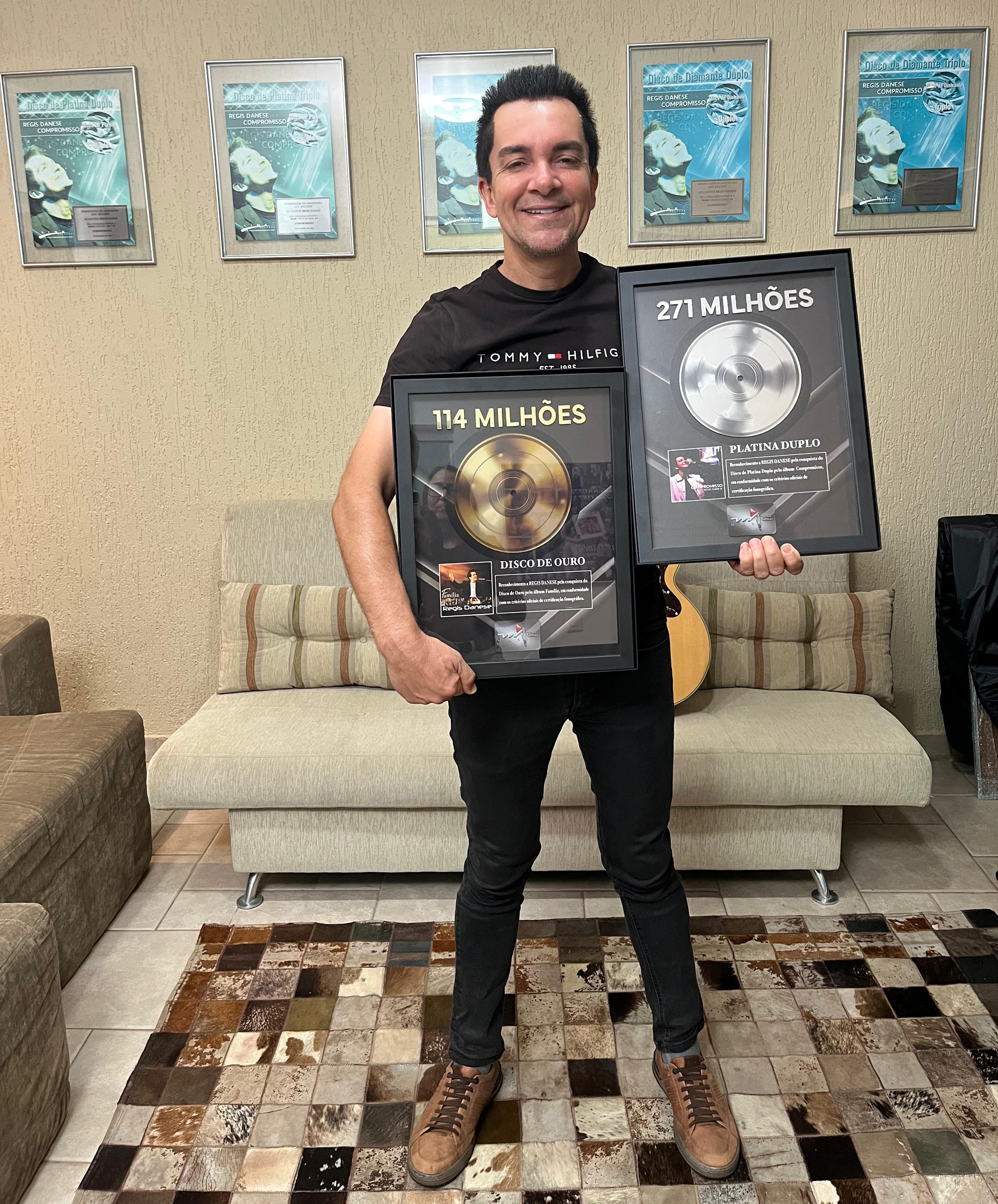 Foto - Rgis Danese conquista Disco de Ouro e Platina Duplo pela MJC Music: uma celebrao de f, talento e trajetria inspiradora